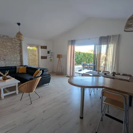 Chez Louise & Basile بيت للعطل