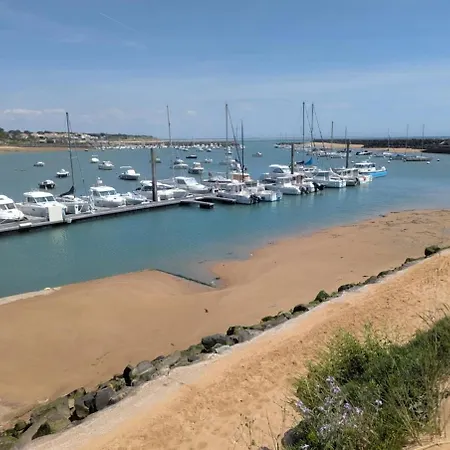 Chez Louise & Basile بيت للعطل